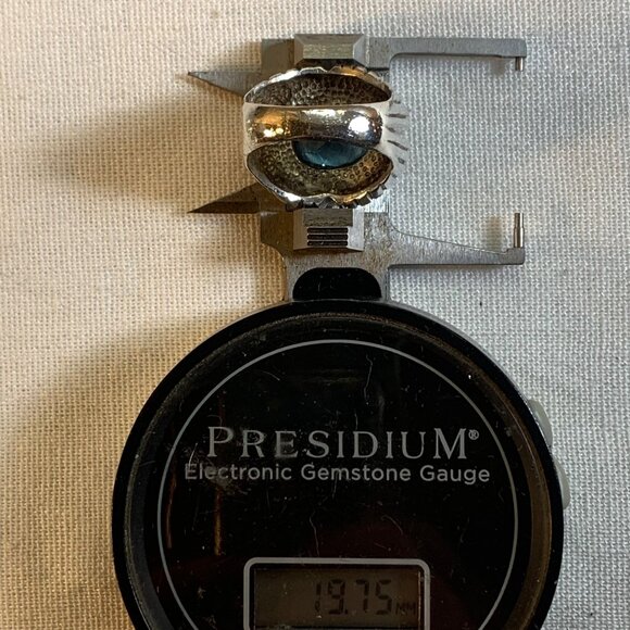 VTG Sterling Silver 925 Blue Topaz Bezel Set Textured Ridged Border Size 8.25 - Picture 8 of 13